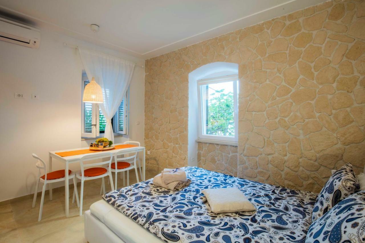 Season4All Apartments Мали-Лошинь Экстерьер фото